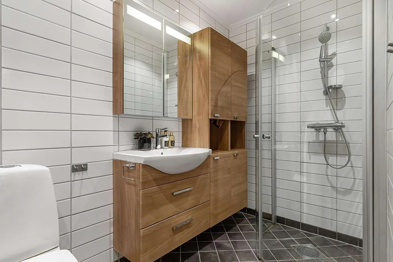 Small Bathroom Ideas: Space-Saving Design Tips
